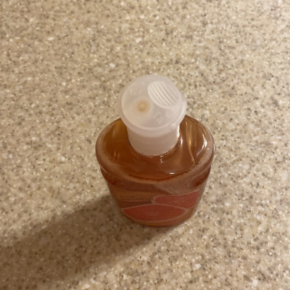 Bath and Body Works Pink Grapefruit shower gel - Picture 4 of 9